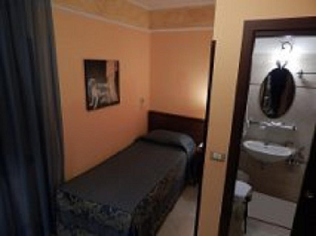 Classic Single Room Shower,1588410956:JPEG